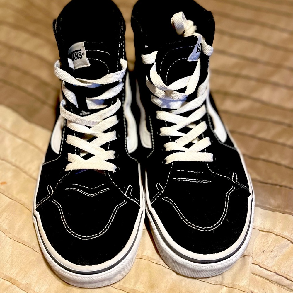 Vans - Classic Black Mid Top Sneakers